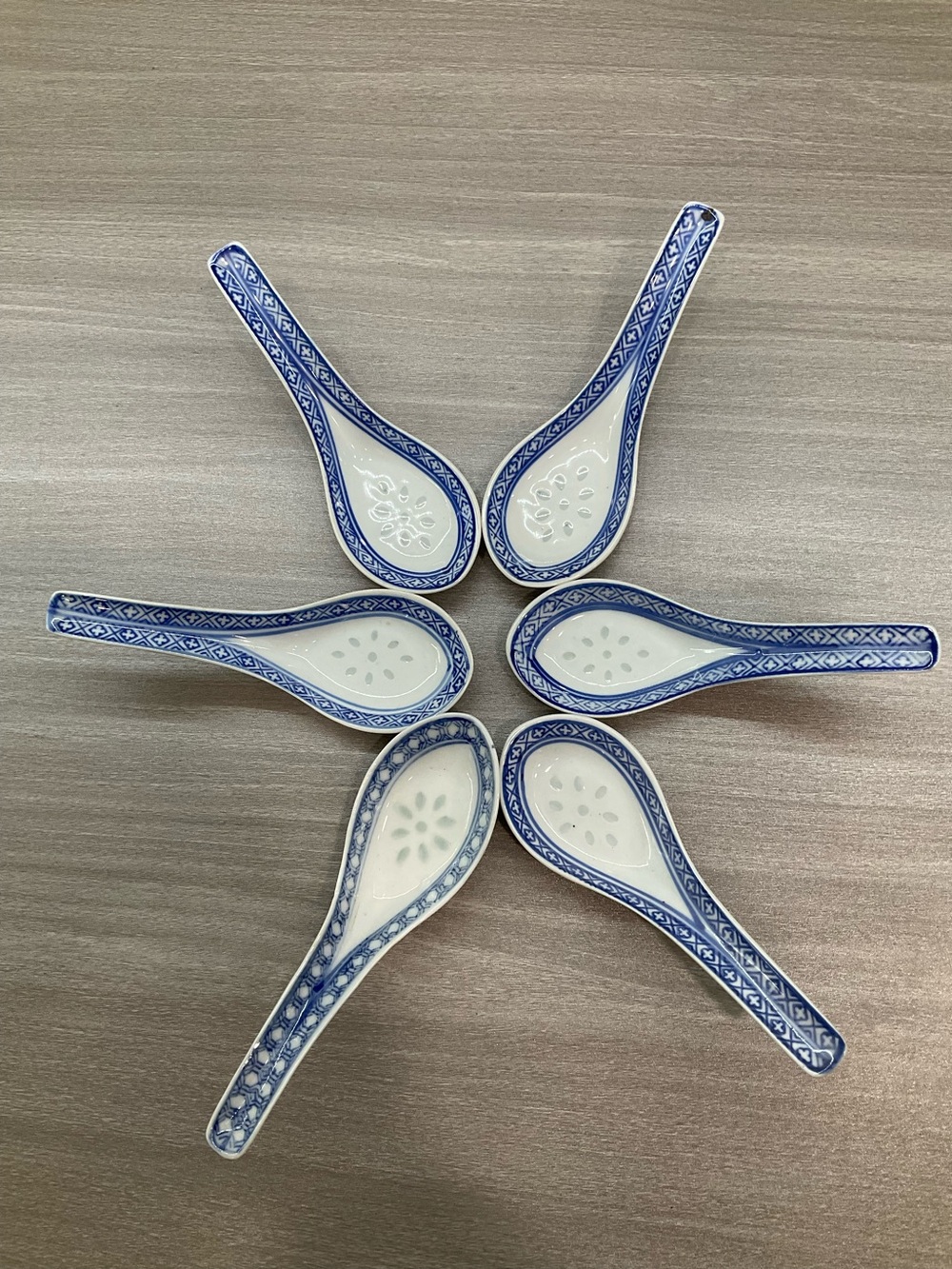 LOT OF 6 VINTAGE JINGDEZHEN CHINESE RICE EYE DRAGON 5” SOUP SPOONS BLUE WHITE